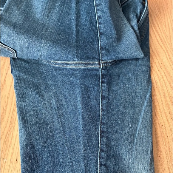 Universal Thread Women's Blue Distressed Jeans 6 - Picture 8 of 15